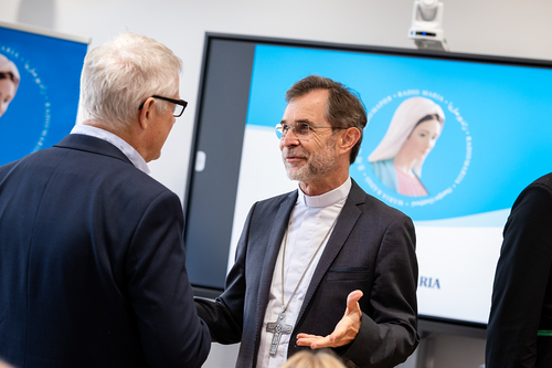 EB Grünwidl bei einer Livesendung Radio Maria / Erzdiözese Wien/ Schönlaub, Stephan Schönlaub EB Grünwidl bei einer Livesendung Radio Maria