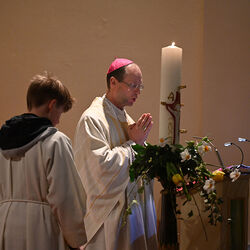 Osternachtsfeier mit Weihbischof Turnovszky