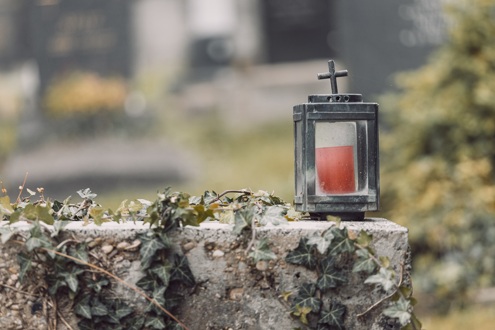 Grabkerze mit Kreuz