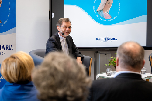 EB Grünwidl bei einer Livesendung Radio Maria / Erzdiözese Wien/ Schönlaub, Stephan Schönlaub EB Grünwidl bei einer Livesendung Radio Maria