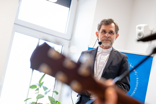 EB Grünwidl bei einer Livesendung Radio Maria / Erzdiözese Wien/ Schönlaub, Stephan Schönlaub EB Grünwidl bei einer Livesendung Radio Maria