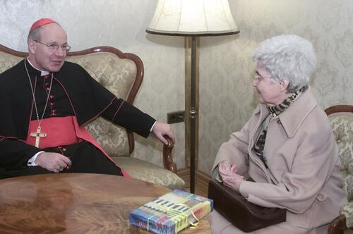 Chiara Lubich, Gründerin der Fokolar-Bewegung 2001 im Gespräch mit Kardinal Schönborn.